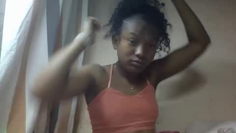 Snapshot of hotiesveronique chatting on 09.13.25 veronique online show from 09.13.25