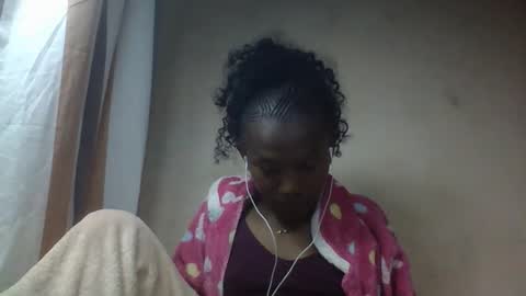 Snapshot of hotiesveronique chatting on 09.13.25 veronique online show from 09.13.25