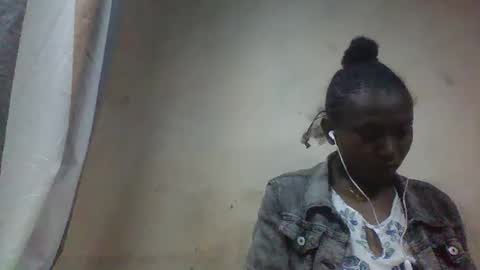 Snapshot of hotiesveronique chatting on 09.17.25 veronique online show from 09.17.25