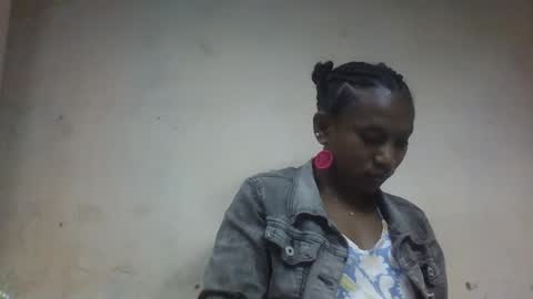 Snapshot of hotiesveronique chatting on 09.19.25 veronique online show from 09.19.25