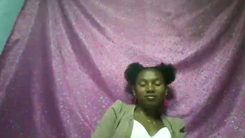 Snapshot of hotiesveronique chatting on 11.01.25 veronique online show from 11.01.25