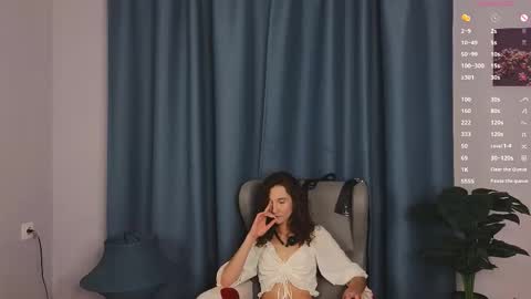 Snapshot of hotlaracroft chatting on 09.22.25 Allison online show from 09.22.25