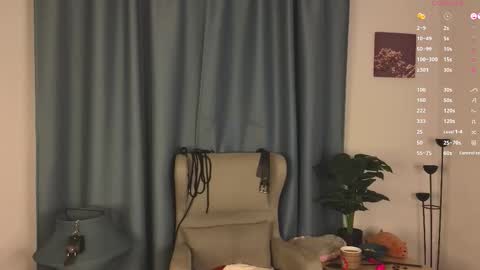 Snapshot of hotlaracroft chatting on 10.08.25 Allison online show from 10.08.25