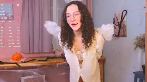 Snapshot of hotlaracroft chatting on 10.27.25 Allison online show from 10.27.25