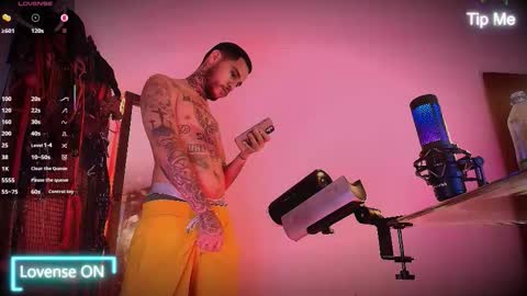 HoTLatinoX20CM online show from 02.14.26