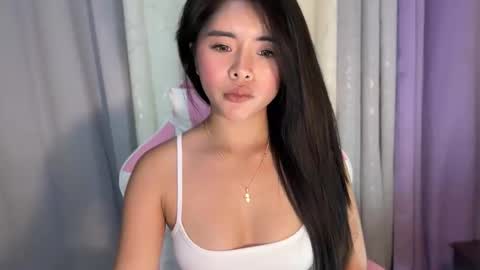 Snapshot of hotloveaxx chatting on 11.05.25 Vea online show from 11.05.25