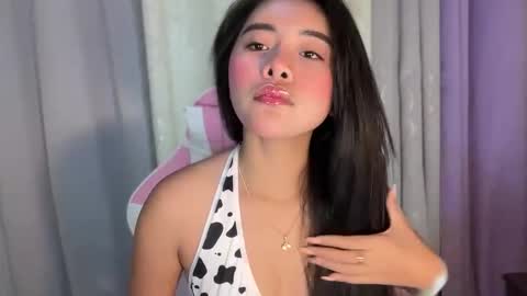 Snapshot of hotloveaxx chatting on 11.07.25 Vea online show from 11.07.25