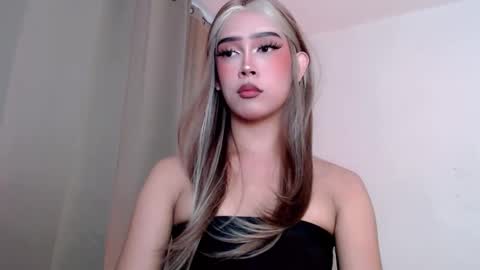 HOT BEATRICE online show from 11.03.25