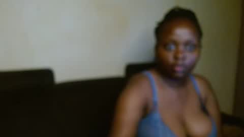 Snapshot of hotnelli chatting on 11.17.25 Rose online show from 11.17.25