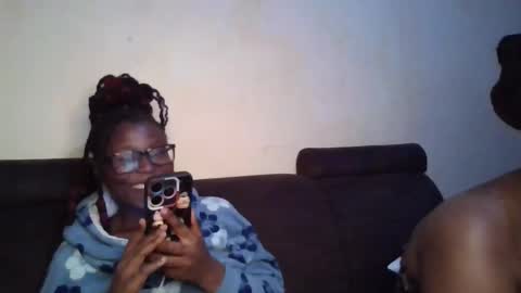 Snapshot of hotnelli chatting on 11.23.25 Rose online show from 11.23.25