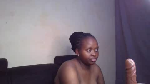 Snapshot of hotnelli chatting on 11.27.25 Rose online show from 11.27.25