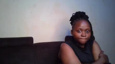 Snapshot of hotnelli chatting on 12.03.25 Rose online show from 12.03.25