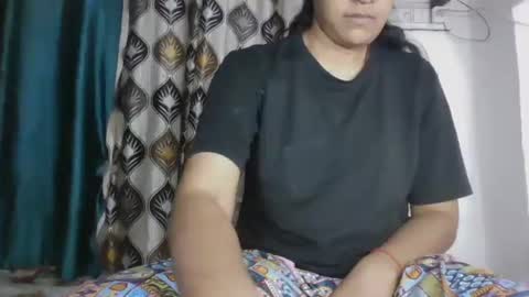 Snapshot of hotnsweetindian chatting on 11.02.25 lola online show from 11.02.25