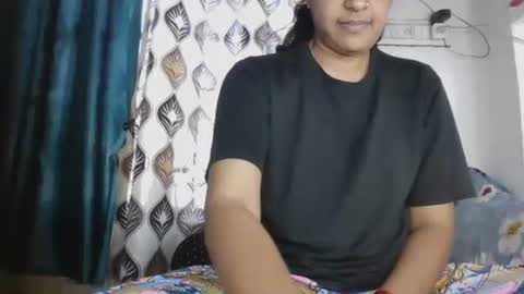 Snapshot of hotnsweetindian chatting on 12.17.25 lola online show from 12.17.25