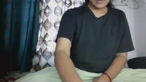 Snapshot of hotnsweetindian chatting on 01.18.26 lola online show from 01.18.26