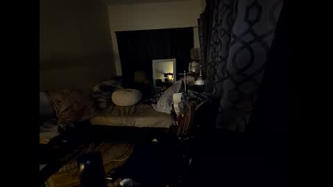 Snapshot of hotrox6942 chatting on 12.21.25 hotrox6942 online show from 12.21.25