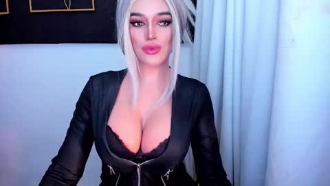 Snapshot of hotstellacumxxx chatting on 03.10.26 STELLA online show from 03.10.26