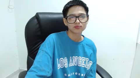 Snapshot of hott_cute69 chatting on 11.08.25 hott_cute69 online show from 11.08.25