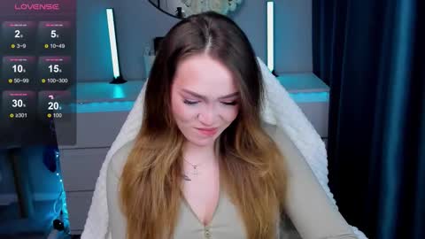 Snapshot of hottease_pvt chatting on 12.05.25 hello Im Eva online show from 12.05.25