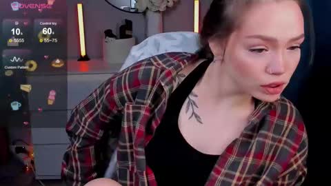 Snapshot of hottease_pvt chatting on 01.14.26 hello Im Eva online show from 01.14.26