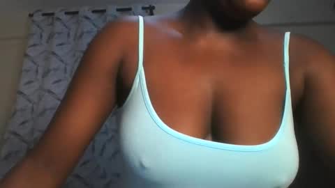 Snapshot of hottie_vera chatting on 05.15.26 vera online show from 05.15.26