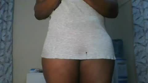 Snapshot of hottie_vera chatting on 06.15.26 vera online show from 06.15.26