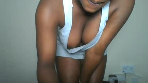 Snapshot of hottie_vera chatting on 06.16.26 vera online show from 06.16.26