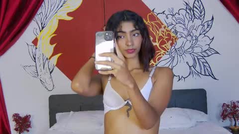 Veronica independent model online show from 04.25.26