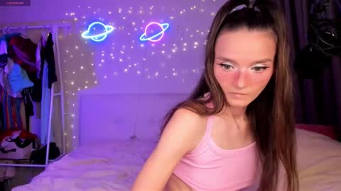 Snapshot of hottiesteverly chatting on 10.04.25 Jane online show from 10.04.25