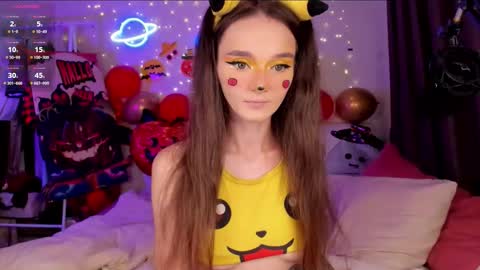 Snapshot of hottiesteverly chatting on 10.19.25 Jane online show from 10.19.25