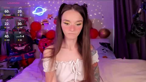 Snapshot of hottiesteverly chatting on 10.20.25 Jane online show from 10.20.25