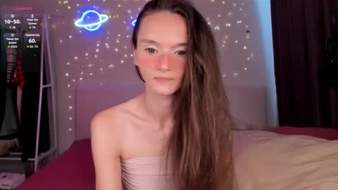 Snapshot of hottiesteverly chatting on 11.16.25 Jane online show from 11.16.25