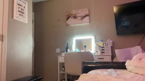 Snapshot of hottiewithabody101 chatting on 11.01.25 hottiewithabody101 online show from 11.01.25