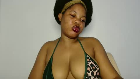 hotty_lora889 online show from 04.21.26