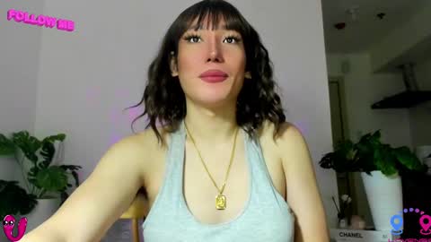 Snapshot of hottycrishinaxx chatting on 02.23.25 crishinahotty online show from 02.23.25