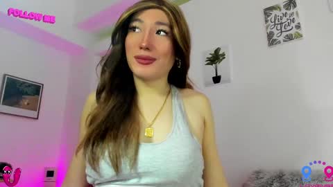 Snapshot of hottycrishinaxx chatting on 02.26.25 crishinahotty online show from 02.26.25