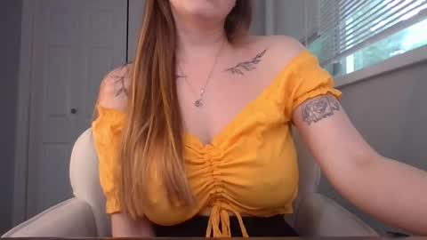 Snapshot of hotwifelili chatting on 06.07.26 hotwifelili online show from 06.07.26