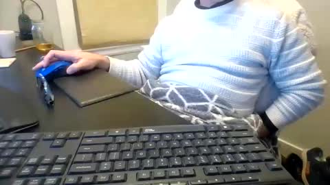 Snapshot of hoverday chatting on 03.18.26 hoverday online show from 03.18.26