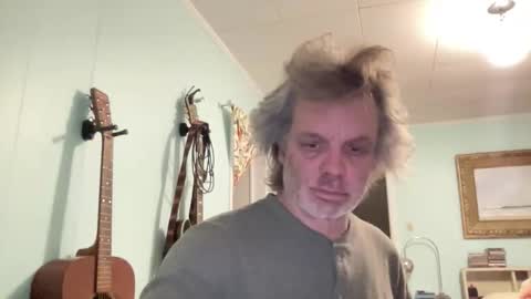 Snapshot of howlingatnothing chatting on 11.25.25 howlingatnothing online show from 11.25.25