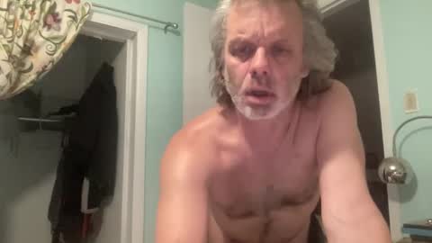 Snapshot of howlingatnothing chatting on 12.20.25 howlingatnothing online show from 12.20.25