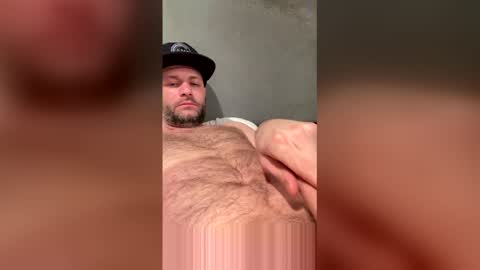 Snapshot of hugecock475 chatting on 12.23.25 hugecock475 online show from 12.23.25