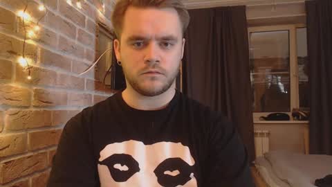 Snapshot of hugo__brad chatting on 01.11.25 Hugo online show from 01.11.25