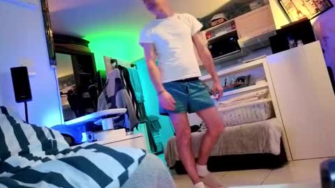 Snapshot of hugolandcam chatting on 01.03.25 Hugo online show from 01.03.25