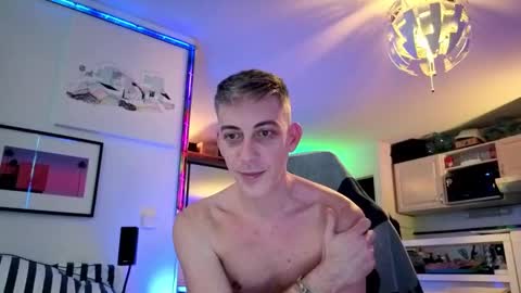 Snapshot of hugolandcam chatting on 01.04.25 Hugo online show from 01.04.25