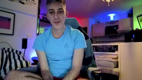 Snapshot of hugolandcam chatting on 01.04.25 Hugo online show from 01.04.25