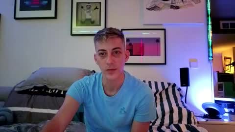 Snapshot of hugolandcam chatting on 01.05.25 Hugo online show from 01.05.25