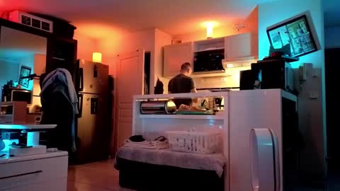 Snapshot of hugolandcam chatting on 01.06.25 Hugo online show from 01.06.25