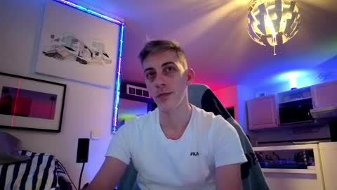 Snapshot of hugolandcam chatting on 01.08.25 Hugo online show from 01.08.25