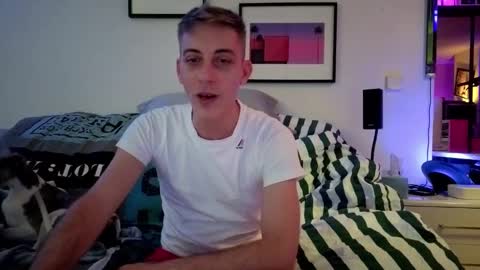 Snapshot of hugolandcam chatting on 01.09.25 Hugo online show from 01.09.25