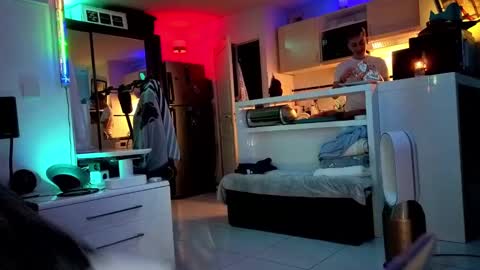 Snapshot of hugolandcam chatting on 01.15.25 Hugo online show from 01.15.25